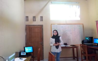 Pembelajaran PowerPoint di LKP Go Smart: Fokus pada Public Speaking, Bukan Sekadar Slide