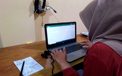 Kak Mekha Melanjutkan Pembelajaran dari Microsoft Word ke Microsoft Excel di LKP Go Smart